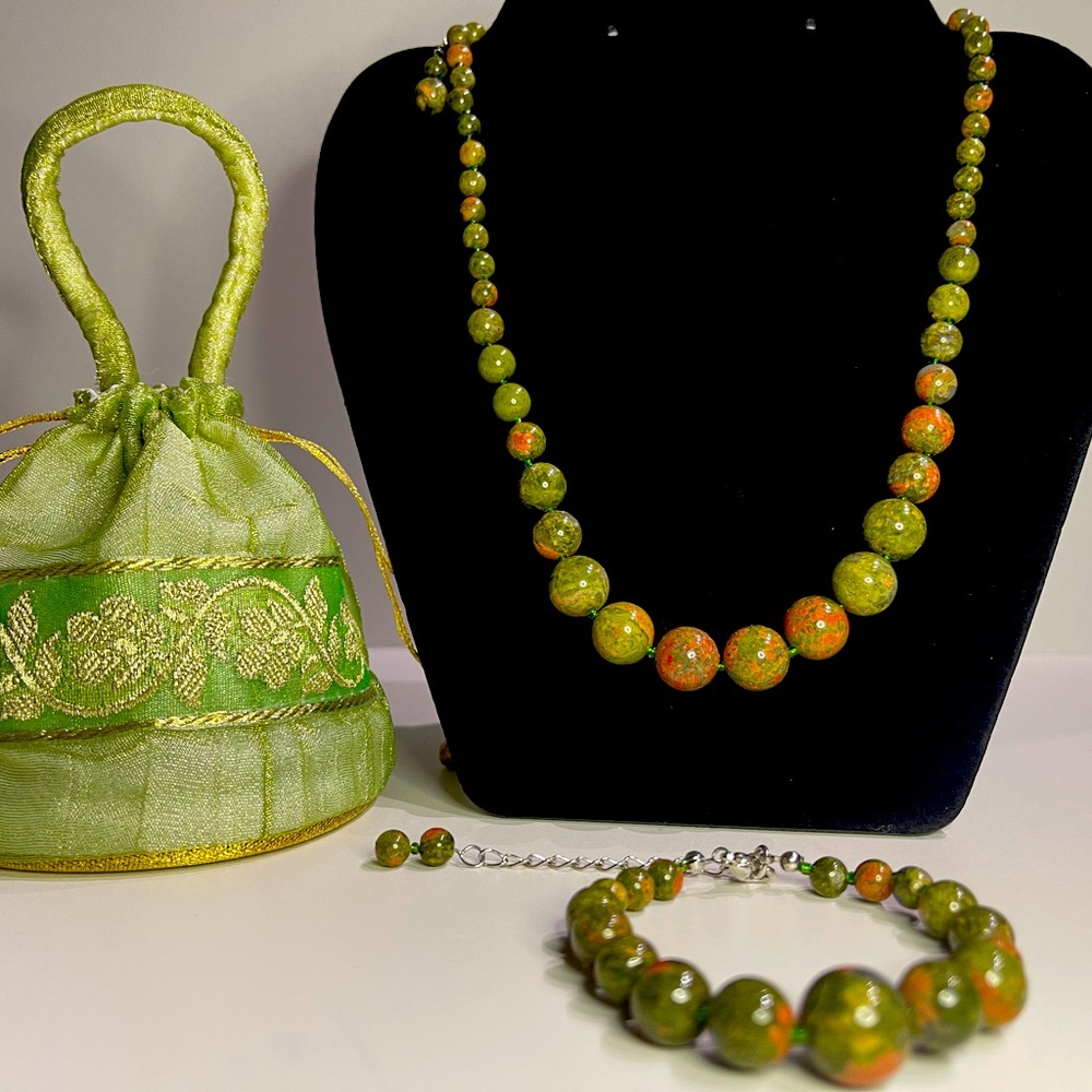 Vintage beaded necklace and bracelet set. Unakite gemstone beads